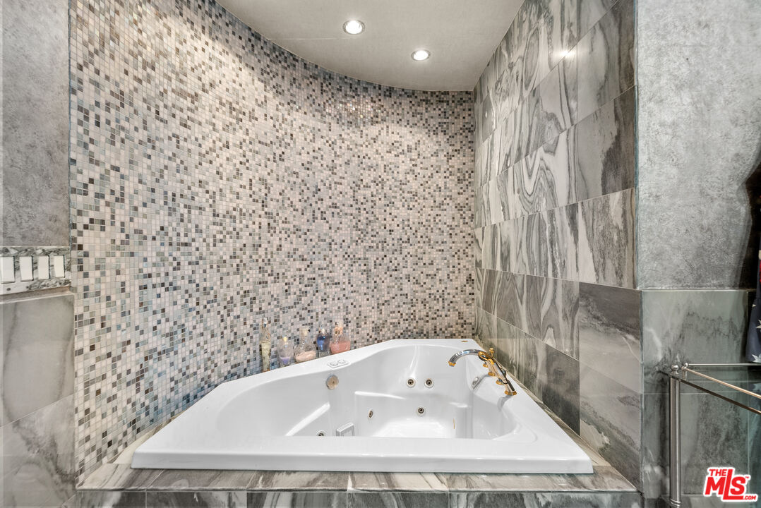 MLS #25605847 image #17