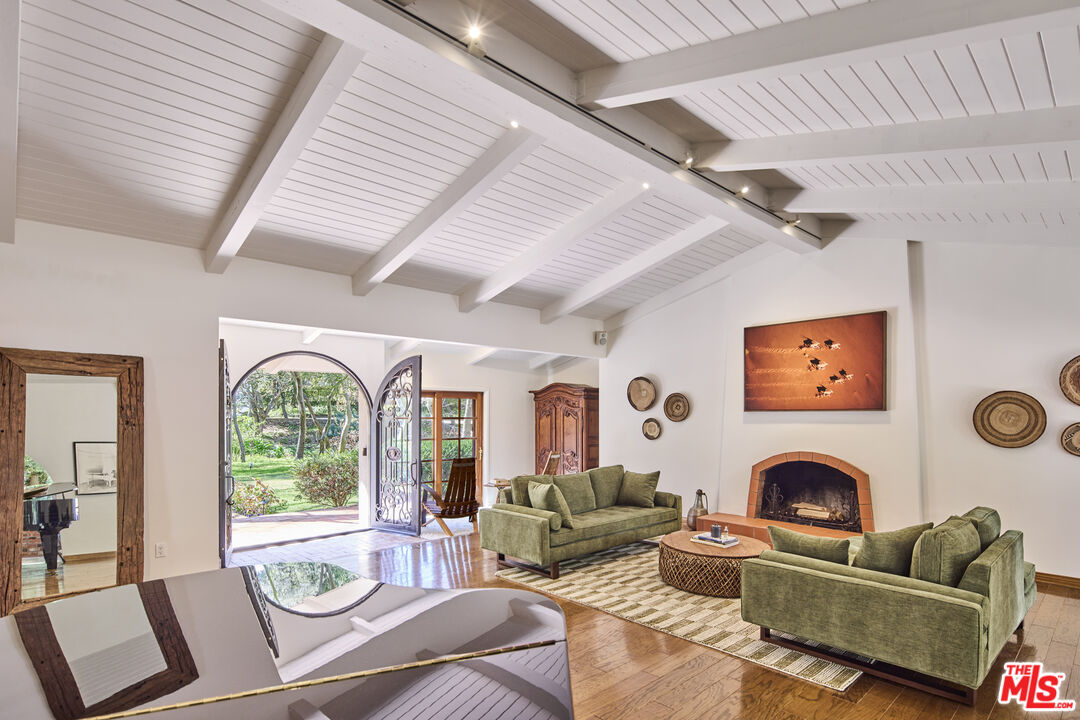 MLS #25606127 image #3