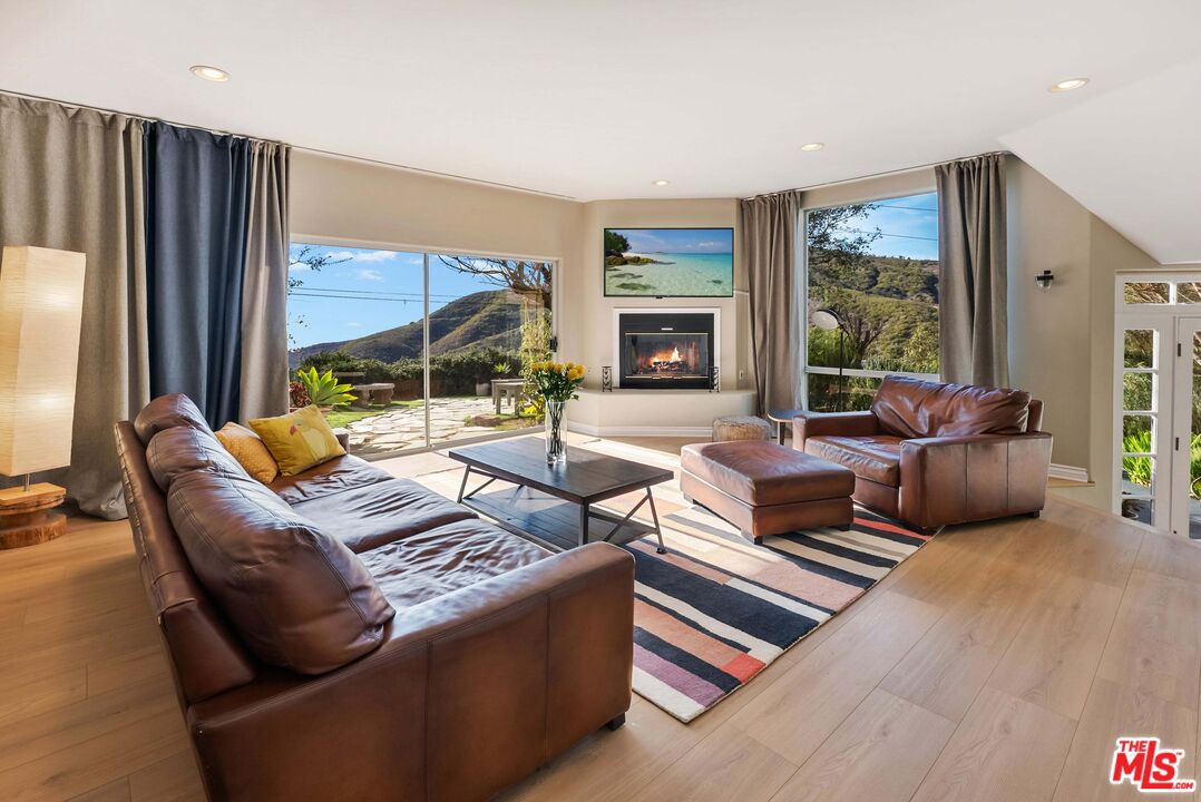 MLS #25606433 image #3