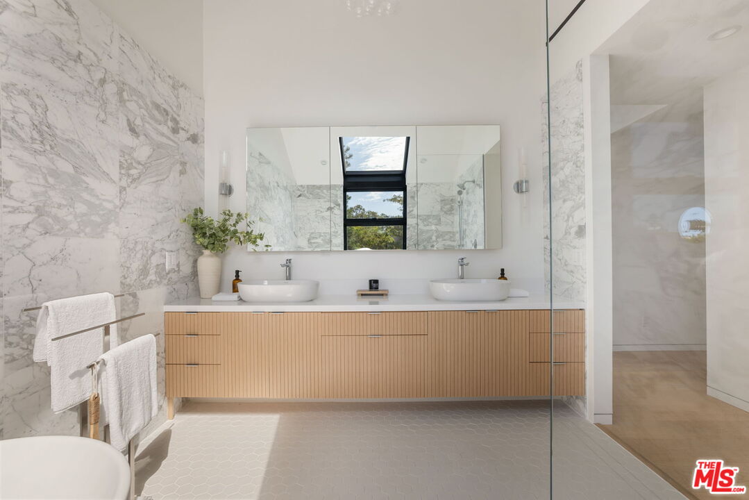 MLS #25606513 image #23