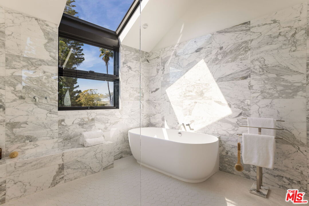 MLS #25606513 image #24