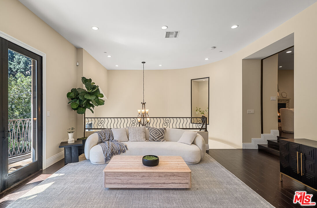 MLS #25606553 image #2