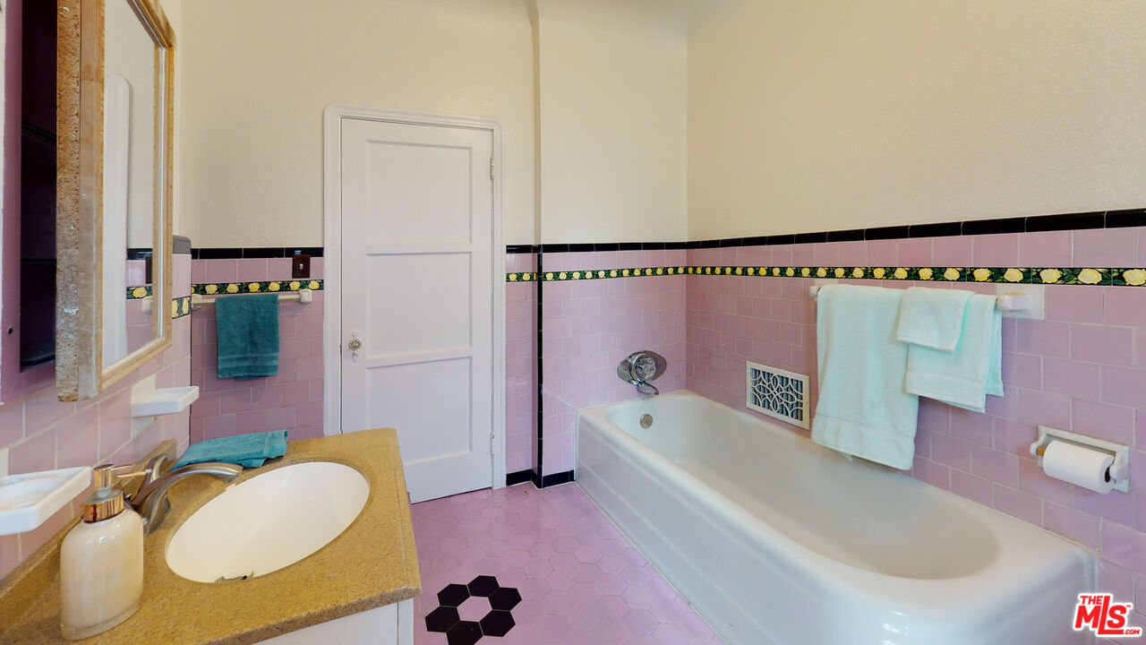 MLS #25606743 image #24