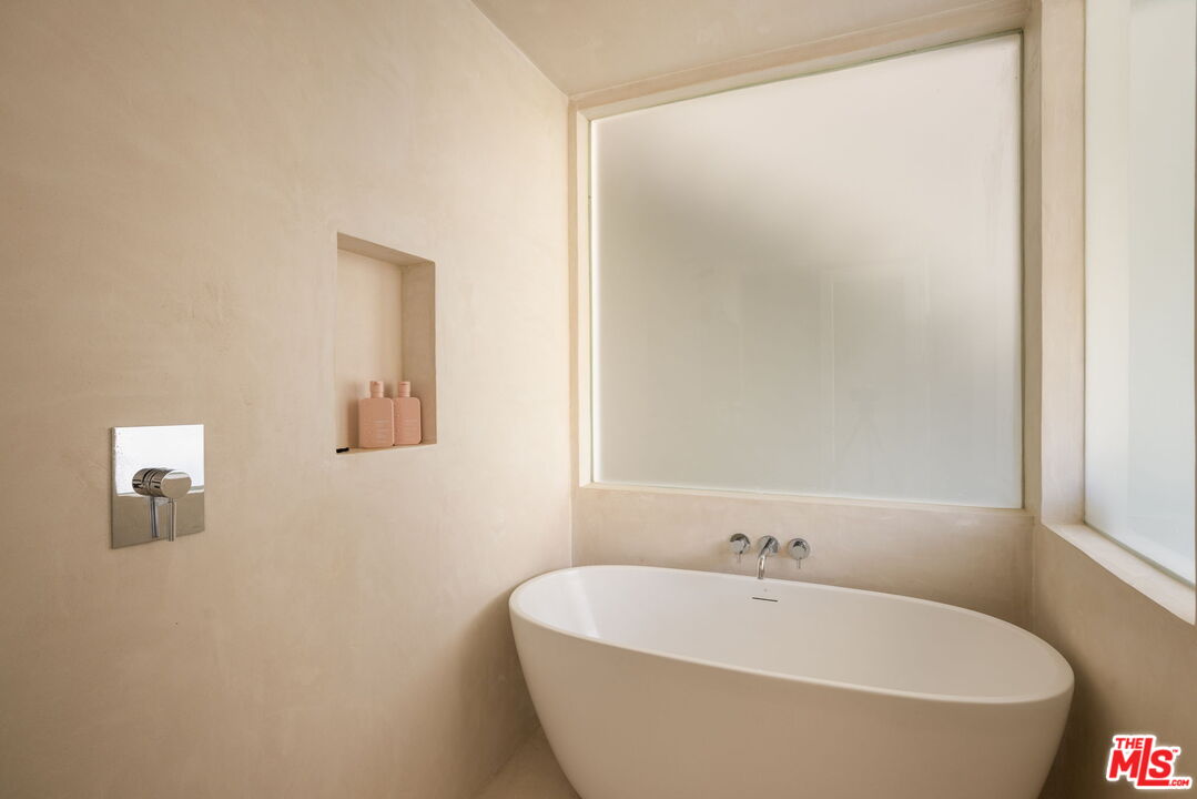 MLS #25606771 image #17