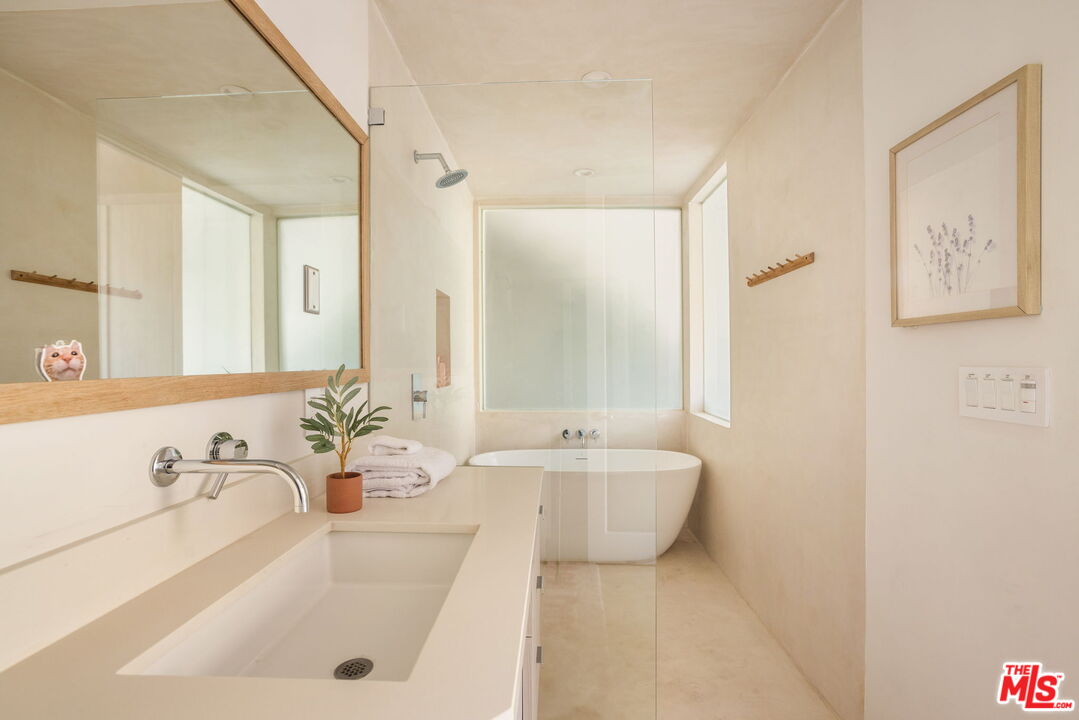 MLS #25606771 image #23