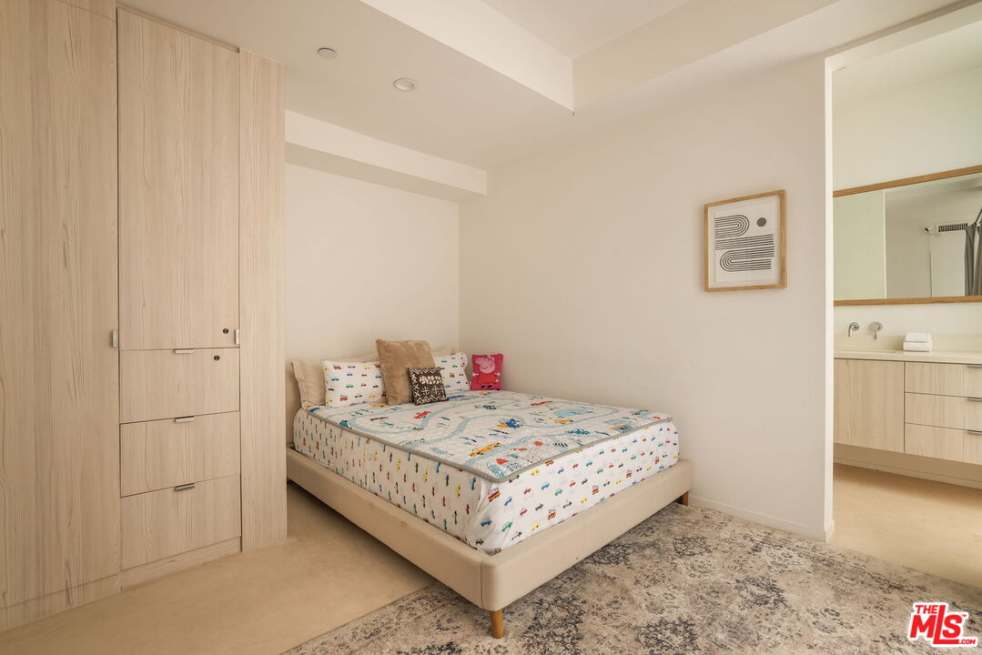 MLS #25606771 image #24