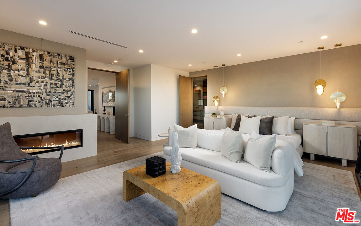 MLS #25606933 image #18