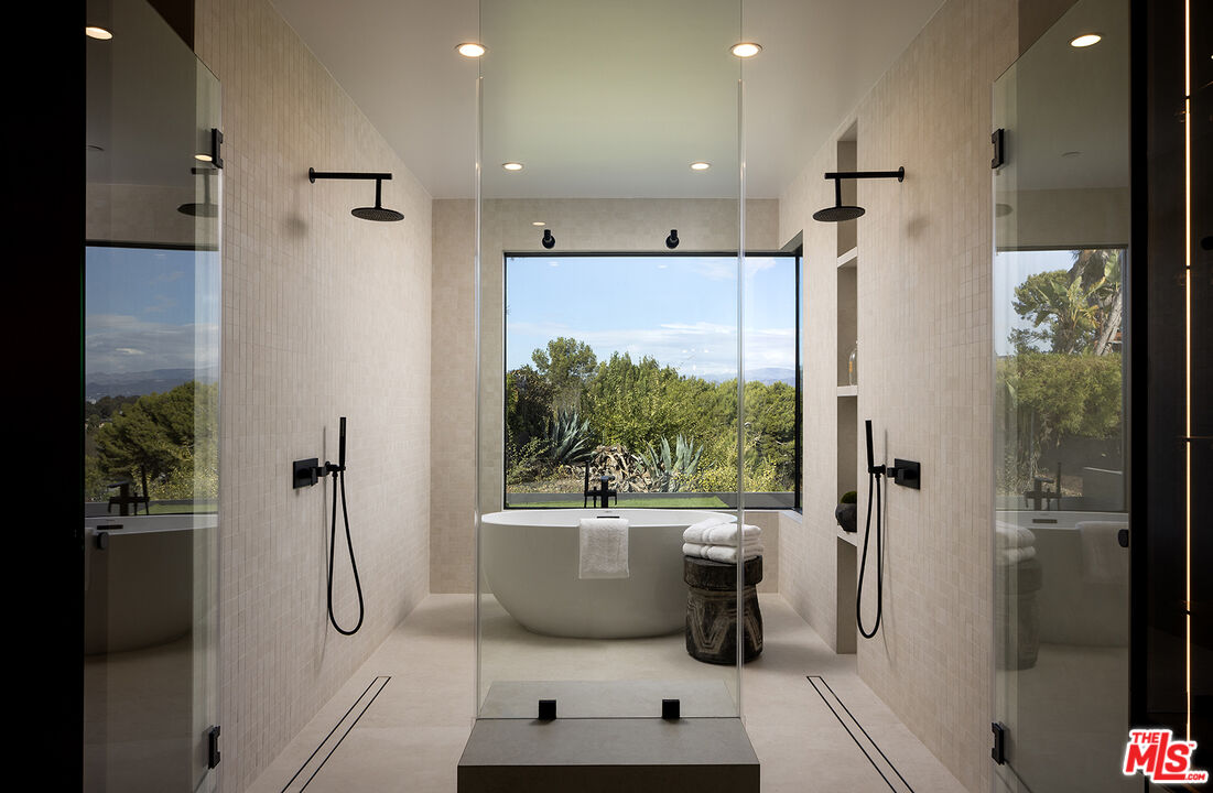 MLS #25606933 image #20