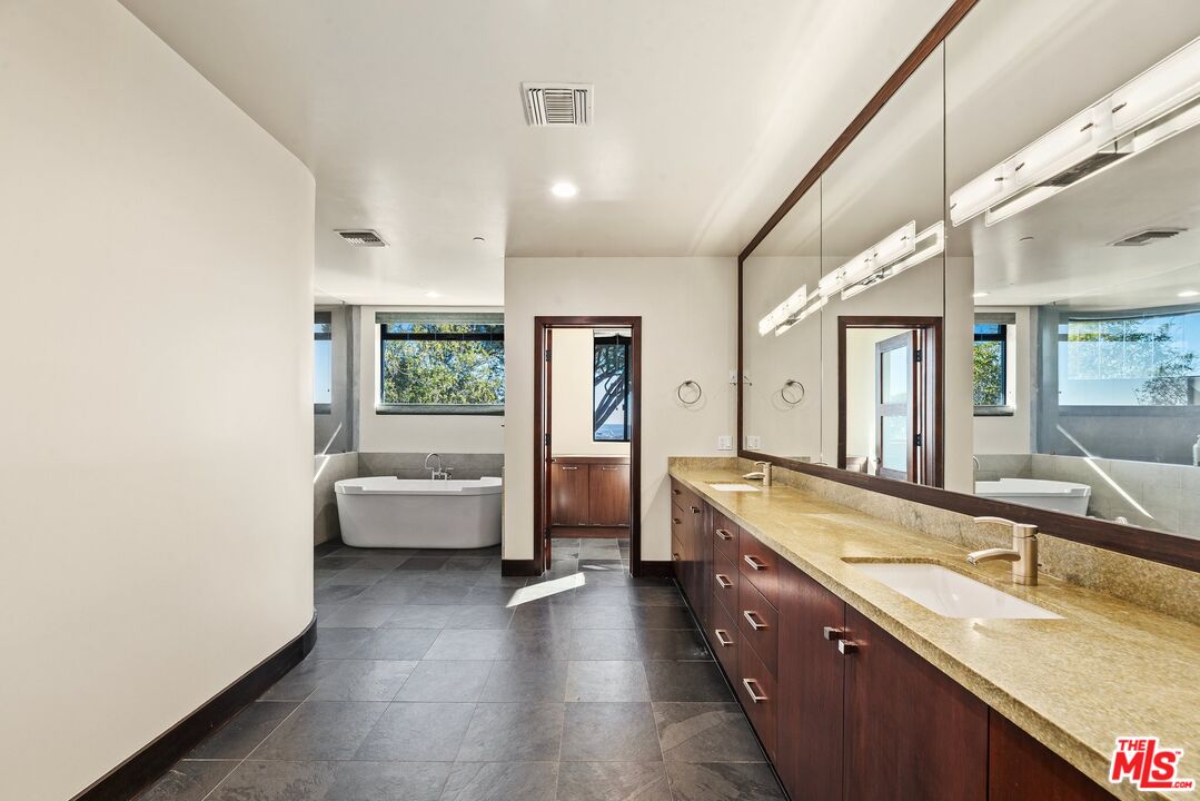 MLS #25607775 image #18