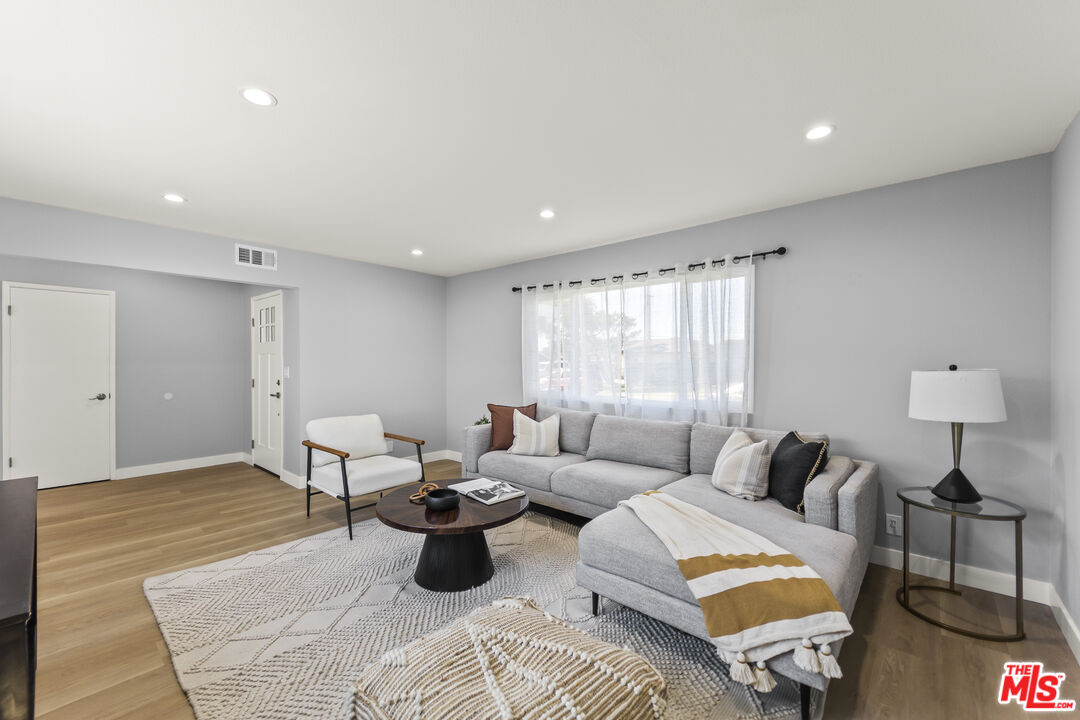 MLS #25608013 image #1