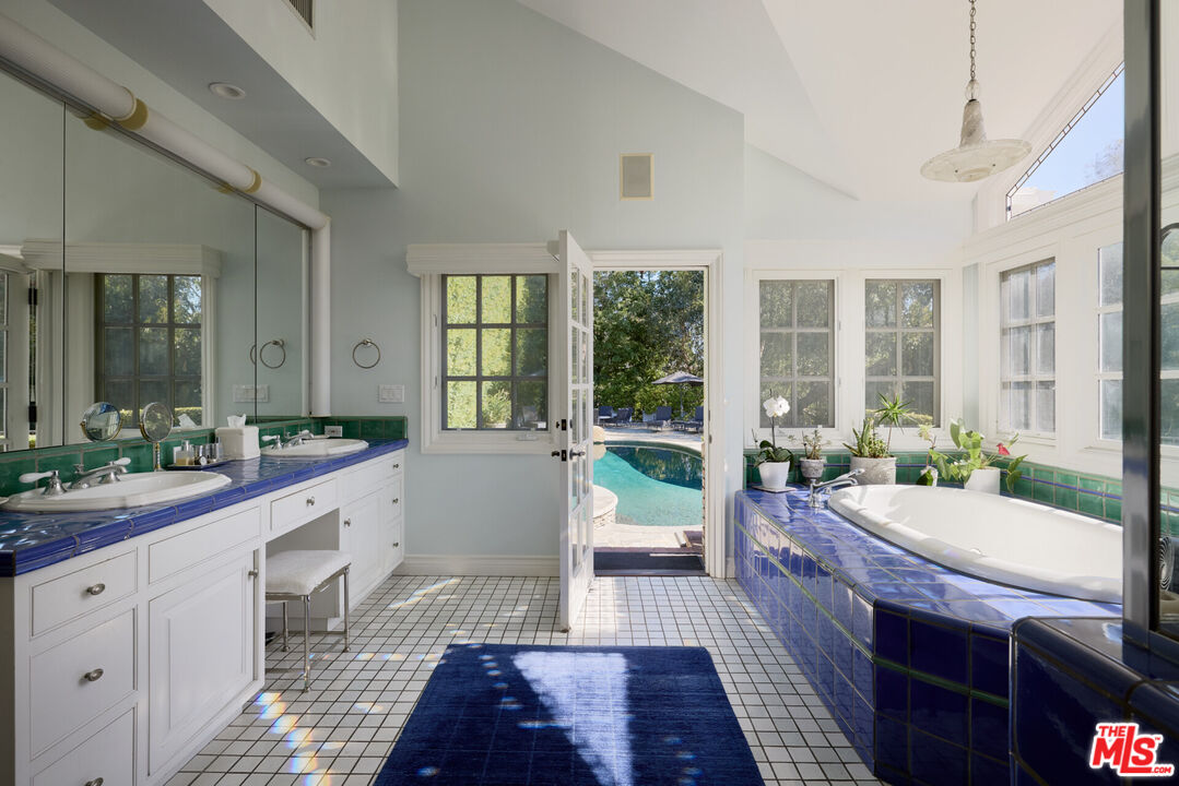 MLS #25608419 image #16