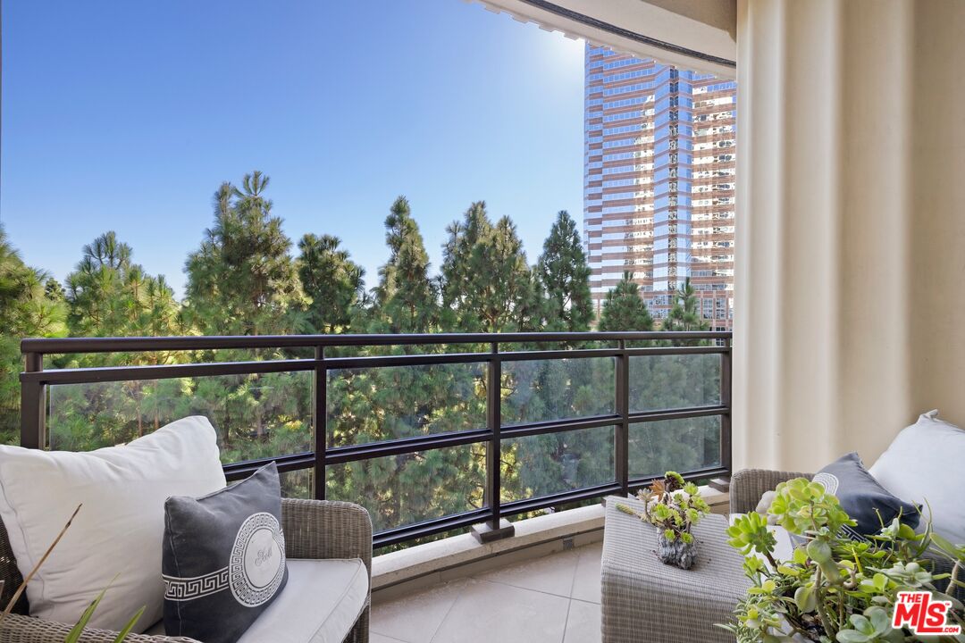 MLS #25608431 image #17