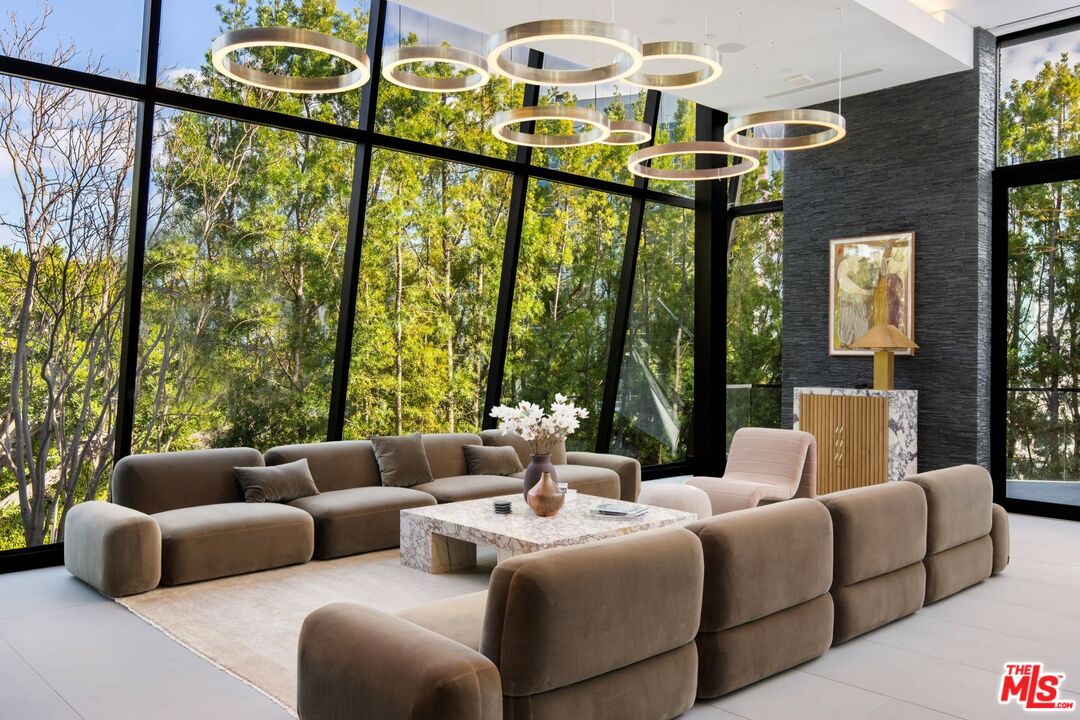 MLS #25608481 image #1