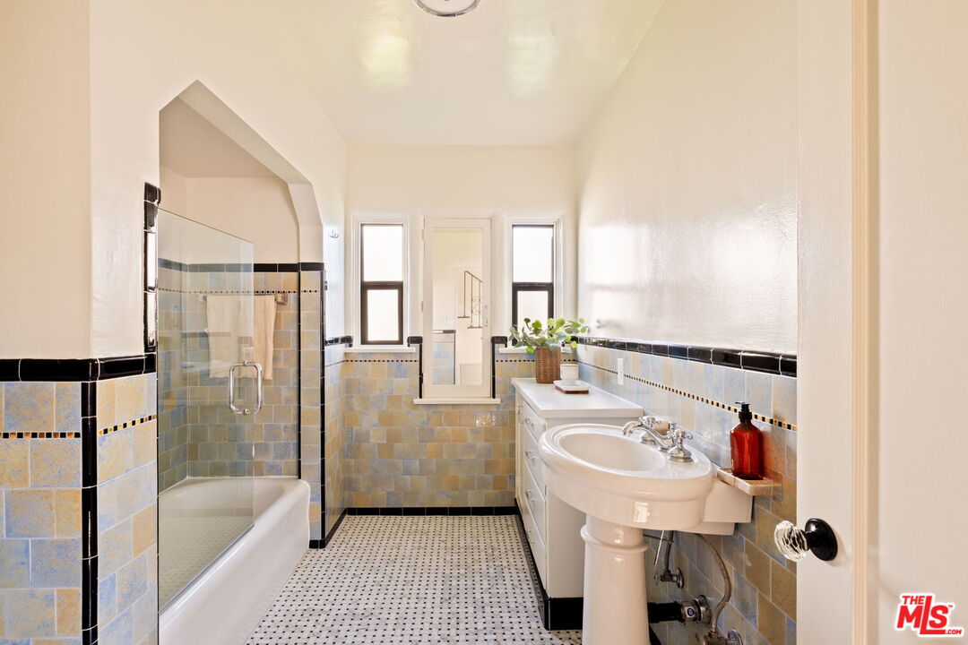 MLS #25608865 image #16