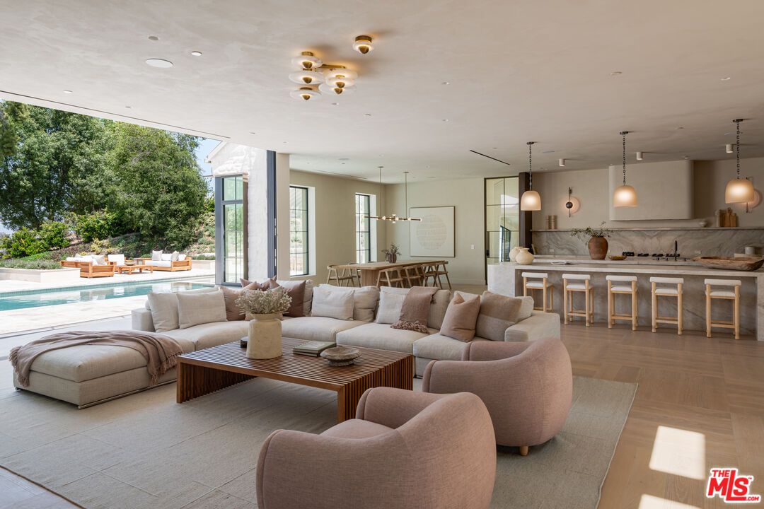 MLS #25608931 image #9