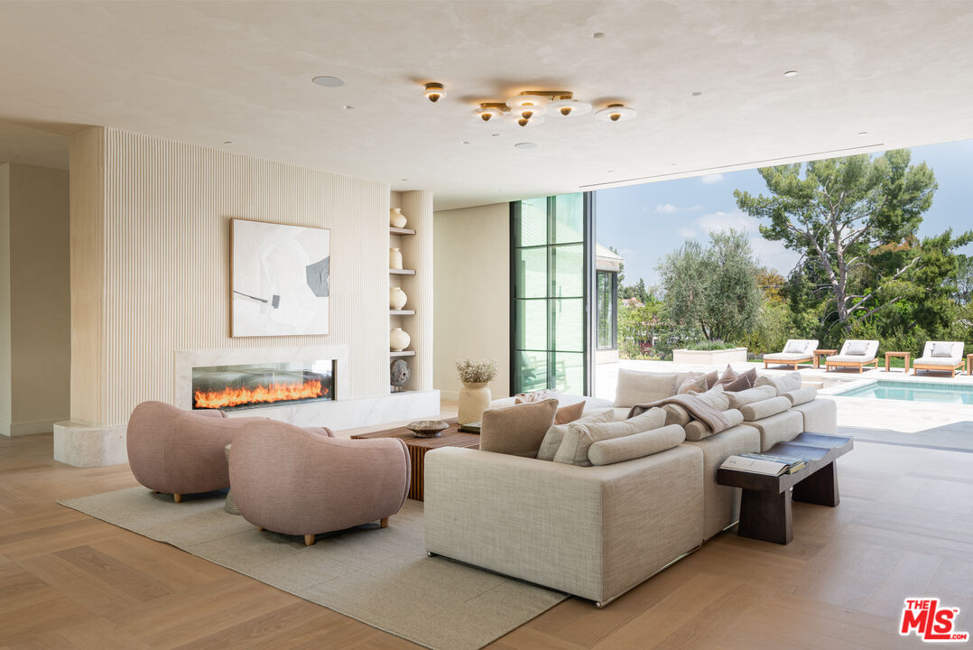 MLS #25608931 image #10