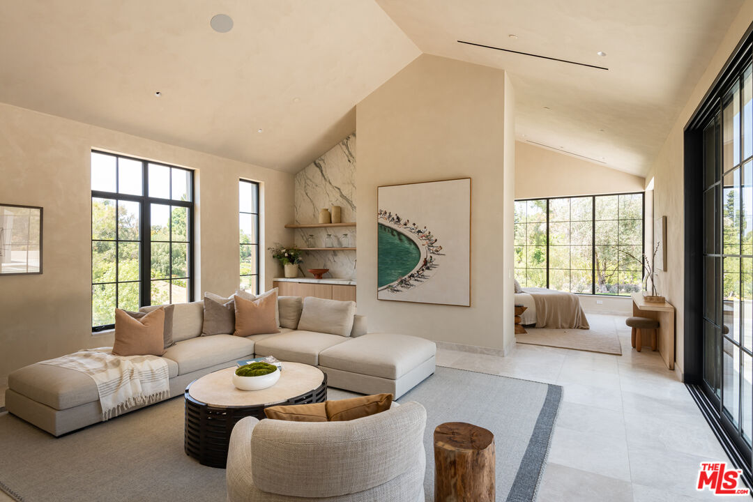 MLS #25608931 image #17