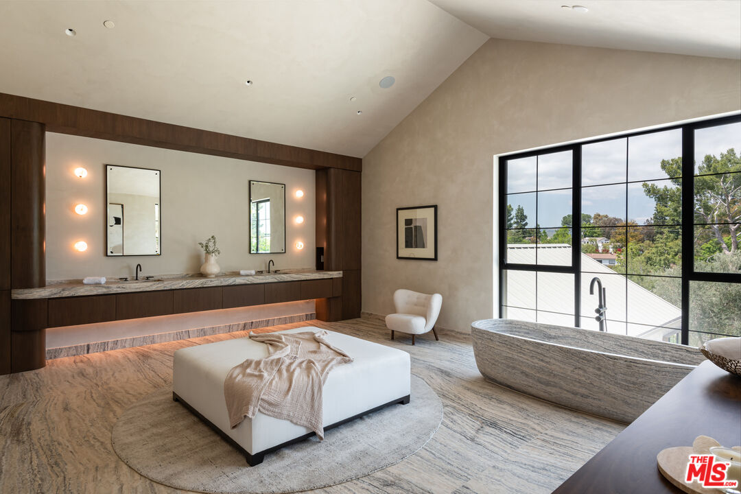 MLS #25608931 image #21