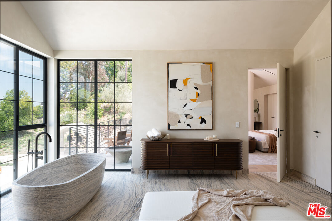 MLS #25608931 image #22