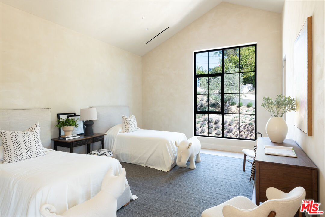 MLS #25608931 image #23