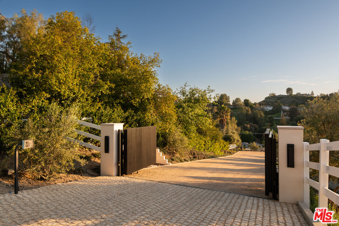 MLS #25608931 image #2