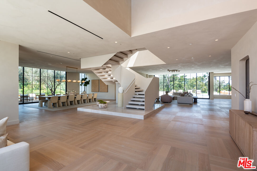 MLS #25608931 image #3