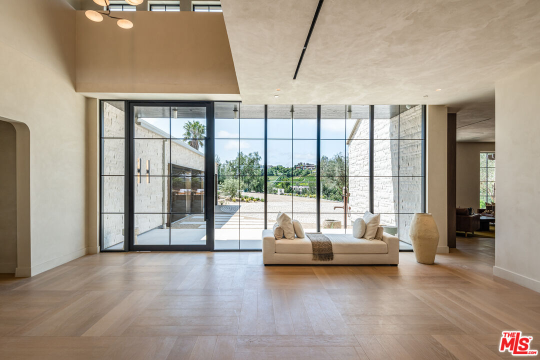 MLS #25608931 image #4