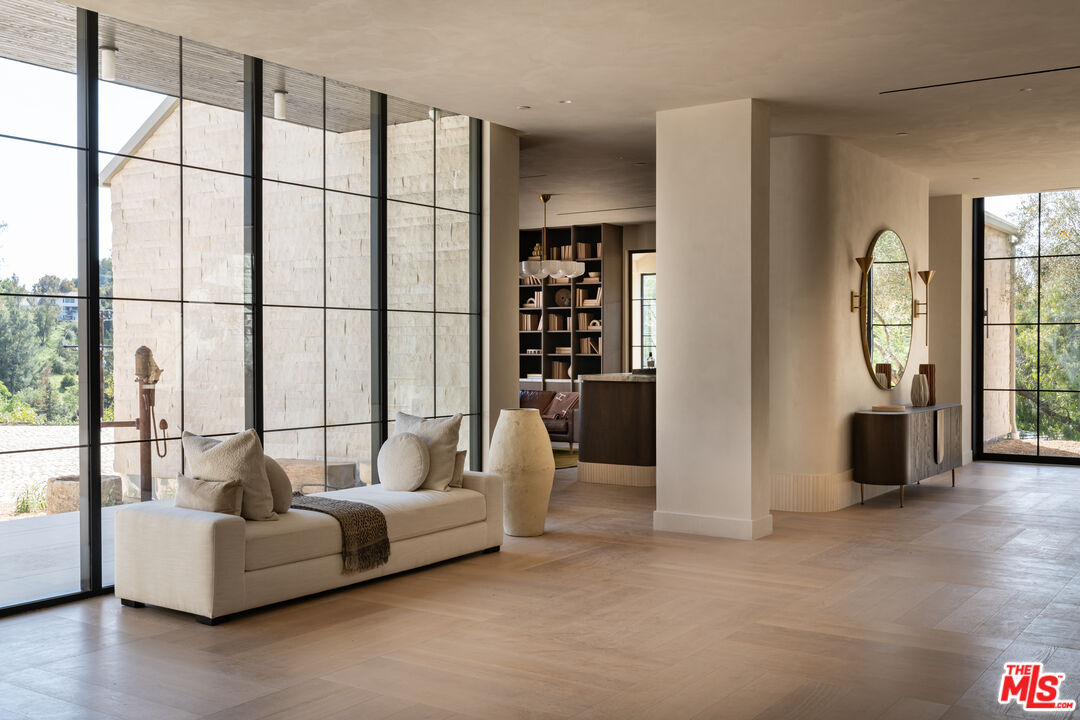 MLS #25608931 image #5