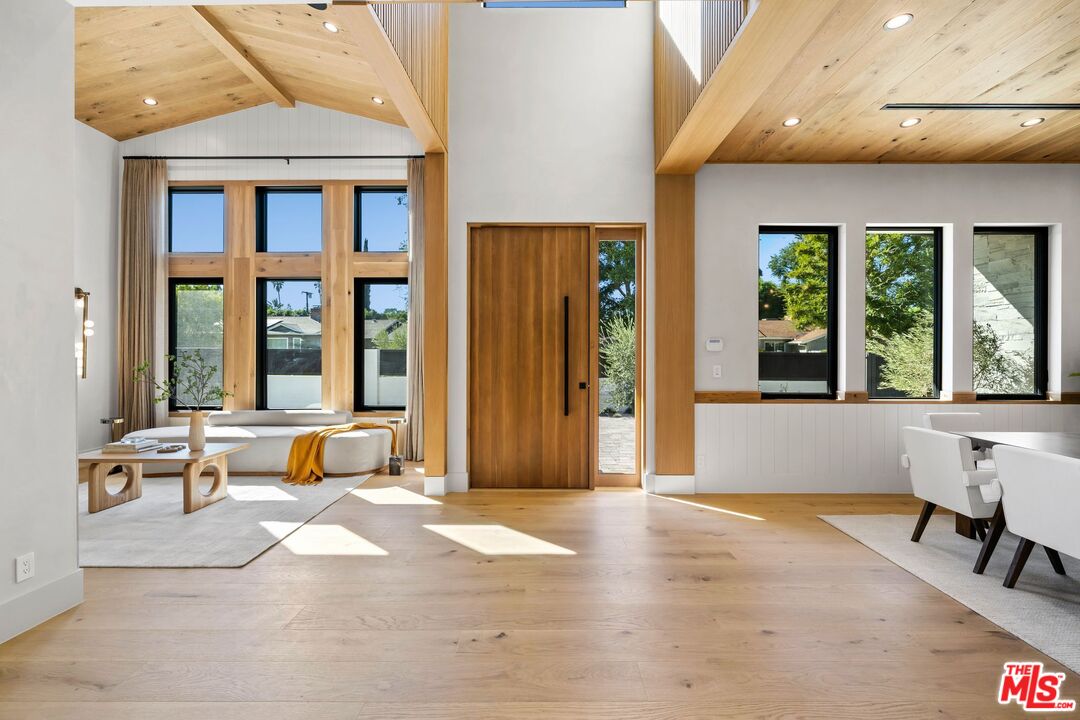 MLS #25609015 image #0