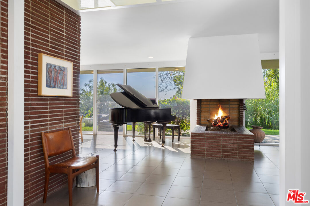 MLS #25609237 image #2