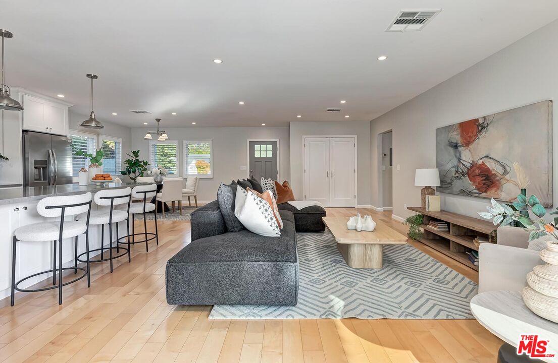 MLS #25609931 image #3