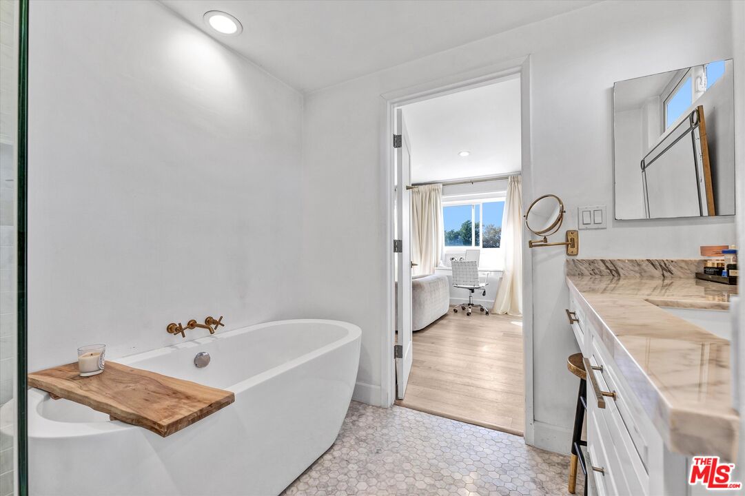 MLS #25610073 image #21