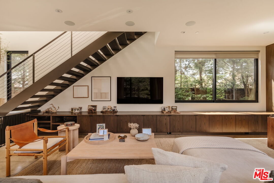 MLS #25610155 image #3