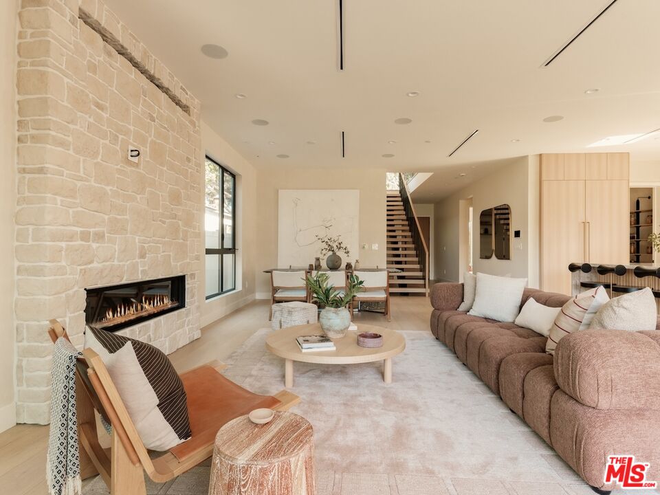 MLS #25610351 image #2