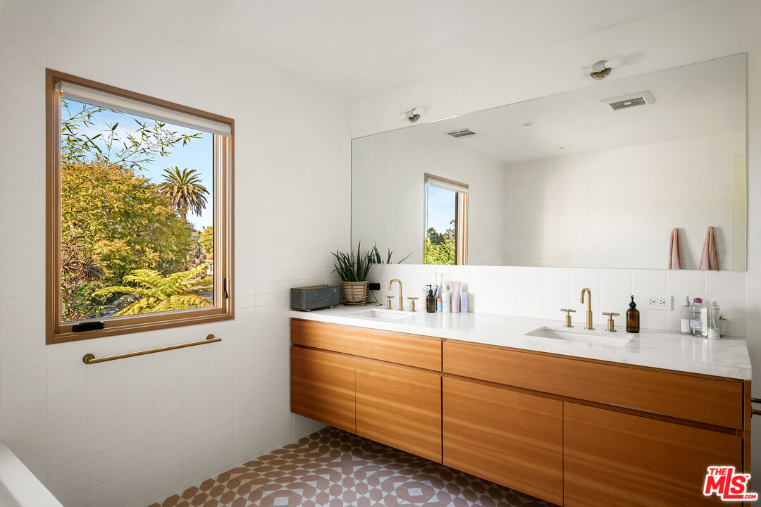 MLS #25610585 image #14