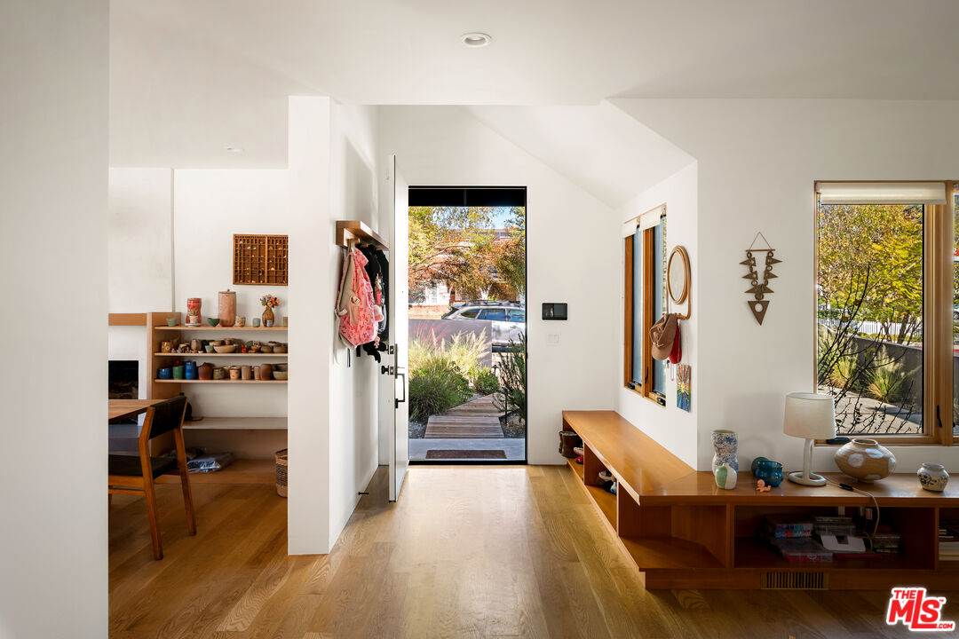 MLS #25610585 image #2