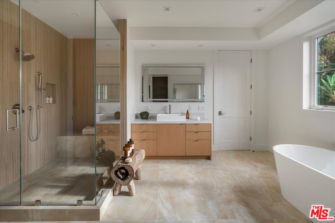 MLS #25610725 image #17