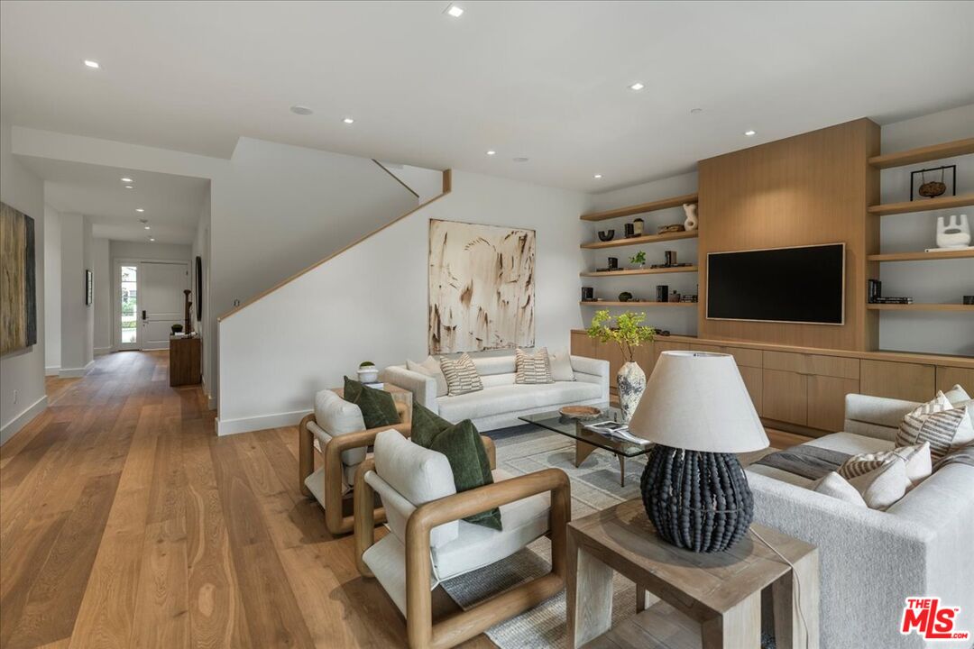 MLS #25610725 image #3