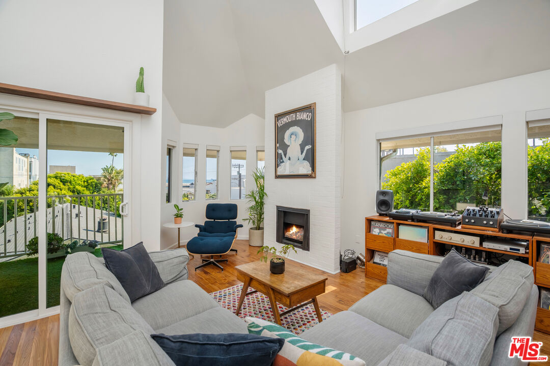 MLS #25610977 image #3