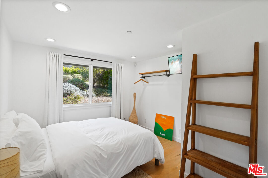 MLS #25611021 image #23