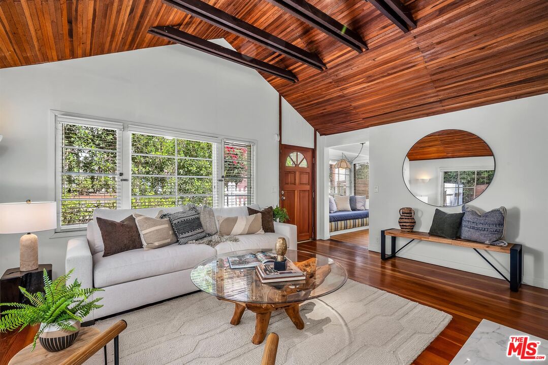 MLS #25611061 image #1