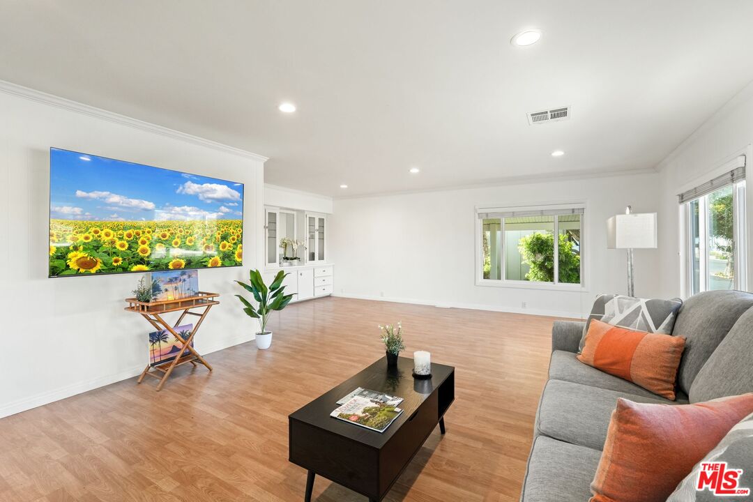 MLS #25611241 image #0