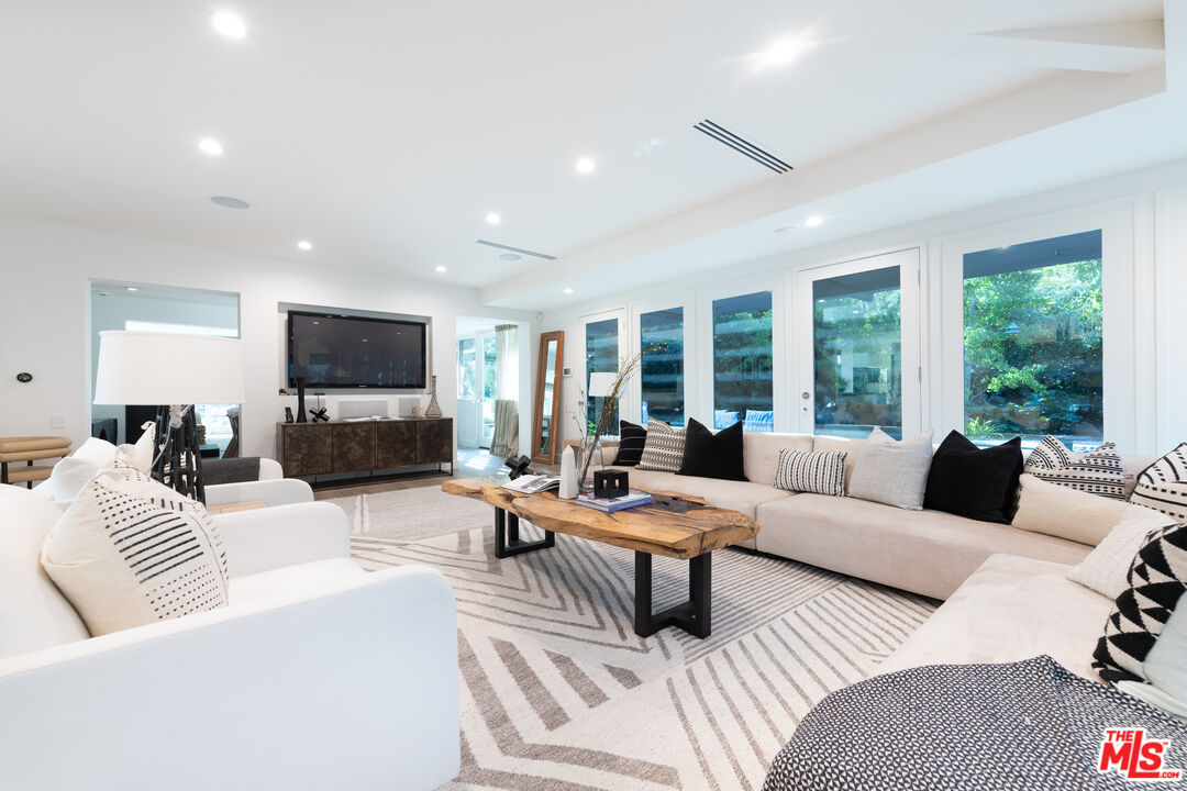 MLS #25611343 image #14