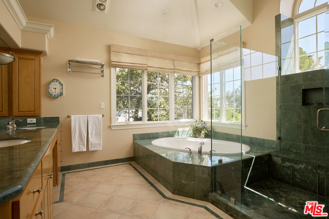 MLS #25611527 image #23