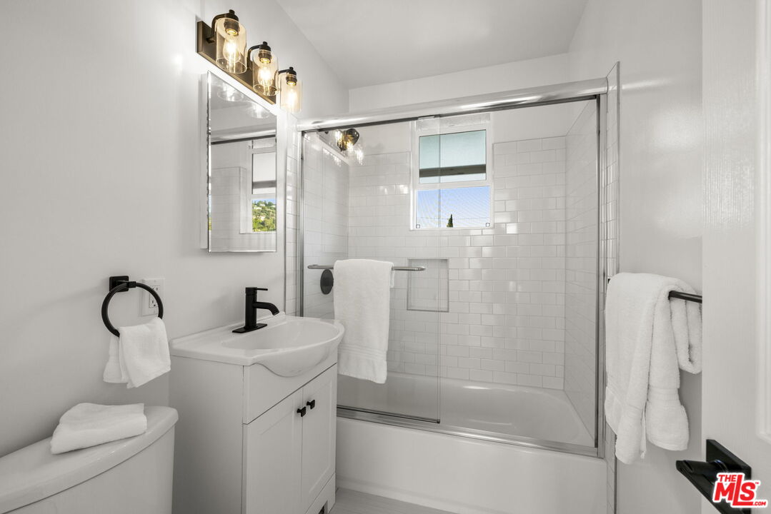 MLS #25611769 image #17