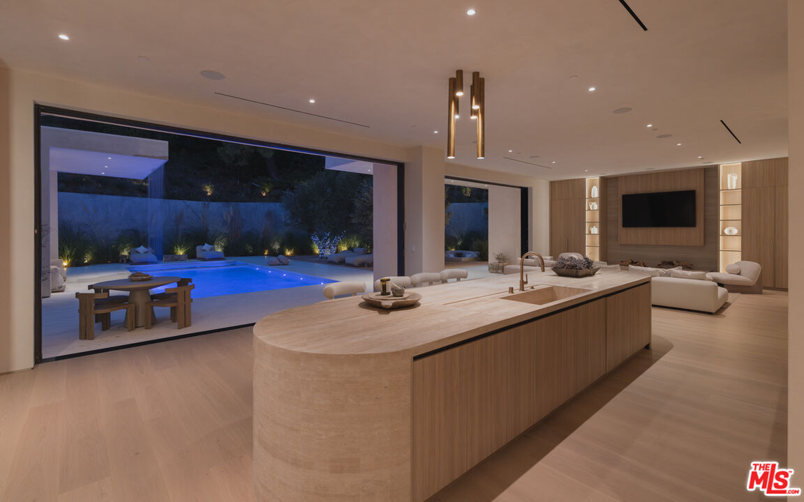 MLS #25611847 image #16