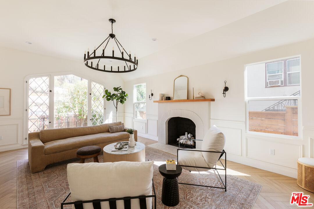 MLS #25611859 image #1