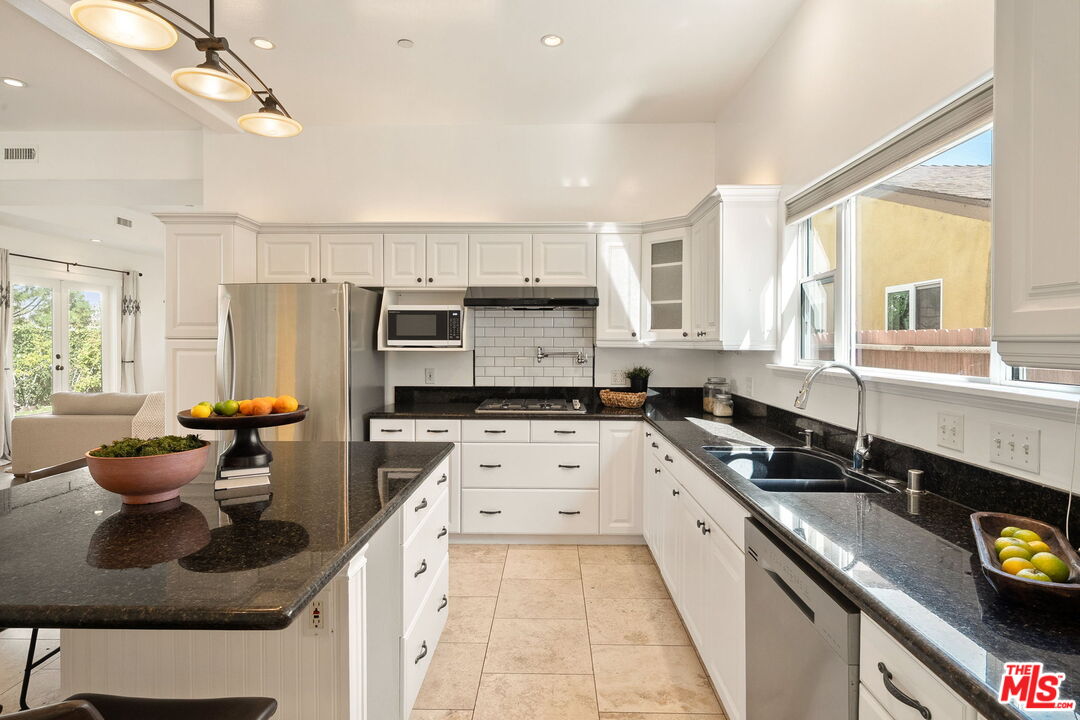 MLS #25611913 image #24