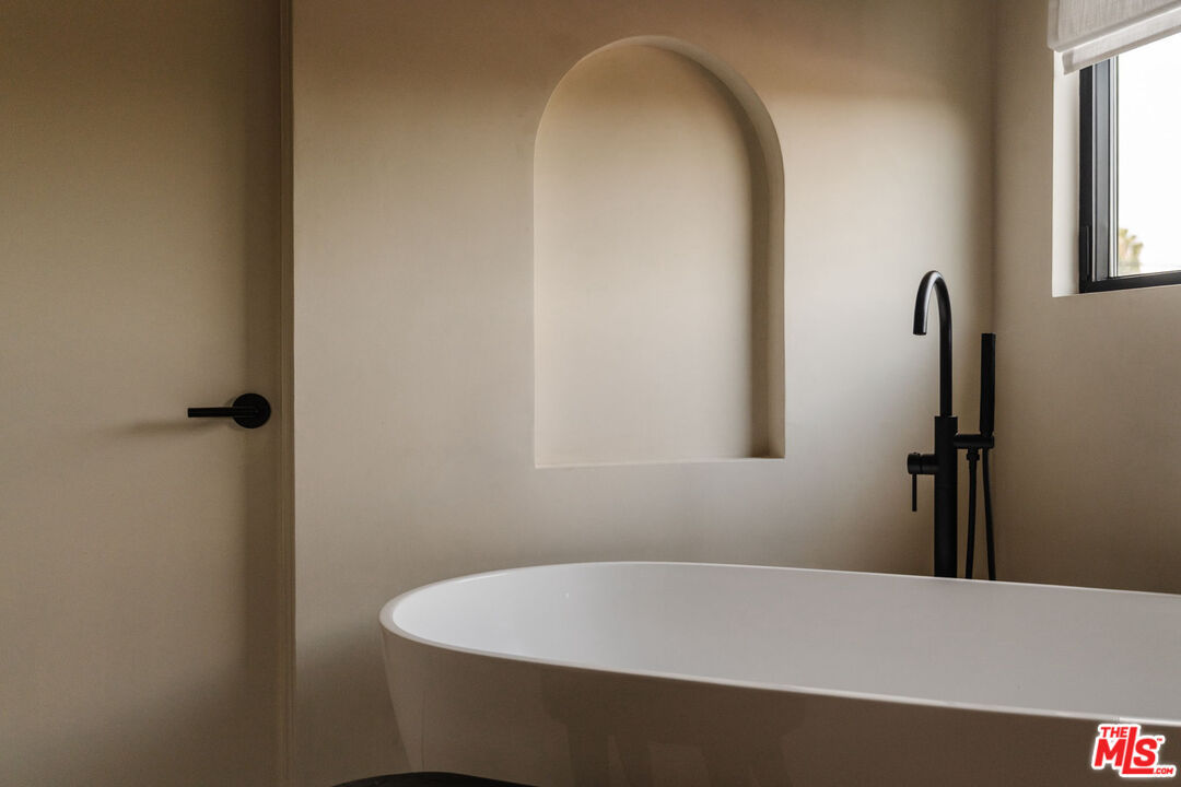 MLS #25611993 image #23