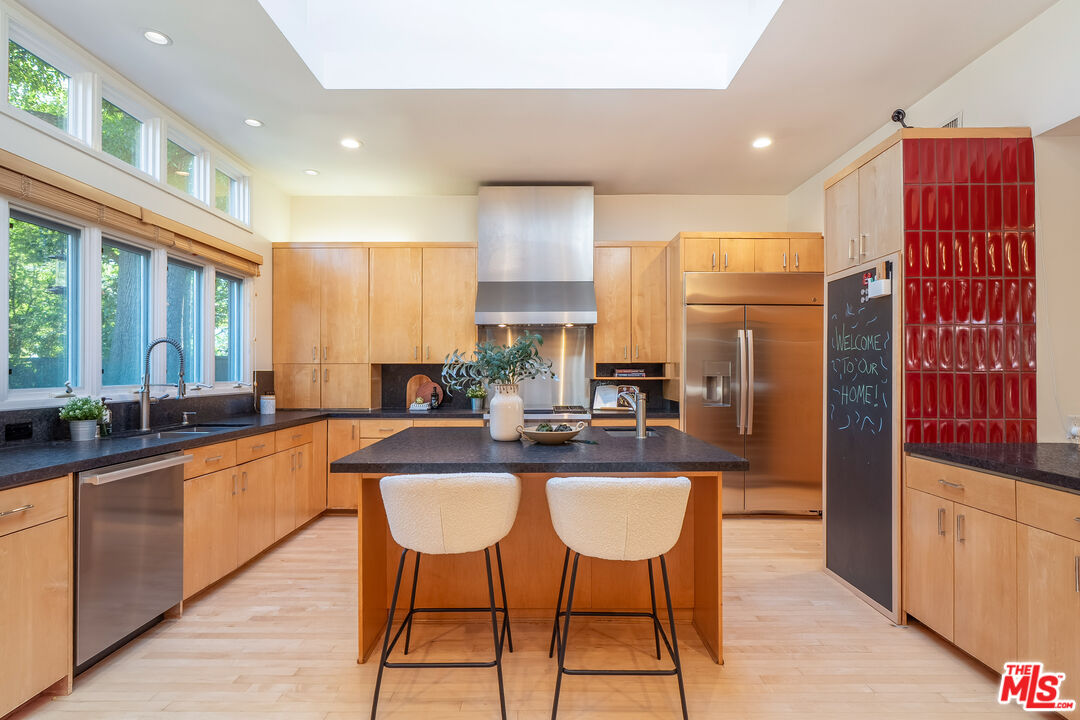 MLS #25612233 image #9